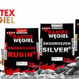 Cztery worki ekogroszku różnych rodzajów (Black Power, Rubin, Silver, Gold) marki Bartex Węgiel, ułożone obok siebie, z bryłkami węgla na pierwszym planie.