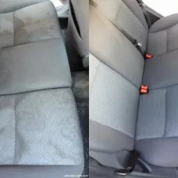 Tapicerka samochodowa: widok przed i po czyszczeniu. Po lewej stronie widoczne plamy, po prawej czysta, szara tapicerka z zapięciem pasów.