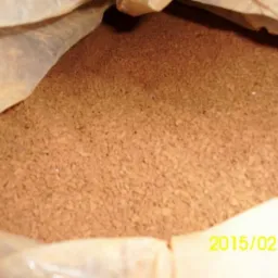 Brązowe, drobne kruszywo w worku foliowym, data na zdjęciu: 2015/02/12.