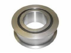 Metalowa tuleja z widocznym pierścieniem uszczelniającym, prawdopodobnie element wózka widłowego, na białym tle. Widoczne ślady obróbki.