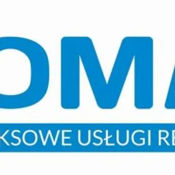 Jasnoniebieskie logo firmy WOMAX z napisem 'KOMPLEKSOWE USŁUGI REMONTOWE' na białym tle. Proste, czytelne liternictwo.