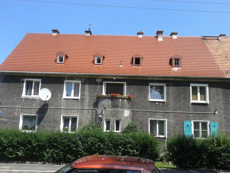 Namysłowskiego 17 (dachówka karpiówka angobowana,