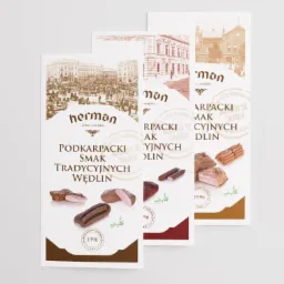 Trzy projekty etykiet 'Herman' na wędliny tradycyjne. Różne wersje kolorystyczne i graficzne, z historycznymi motywami i wizerunkami produktów. Elegancki, retro design.