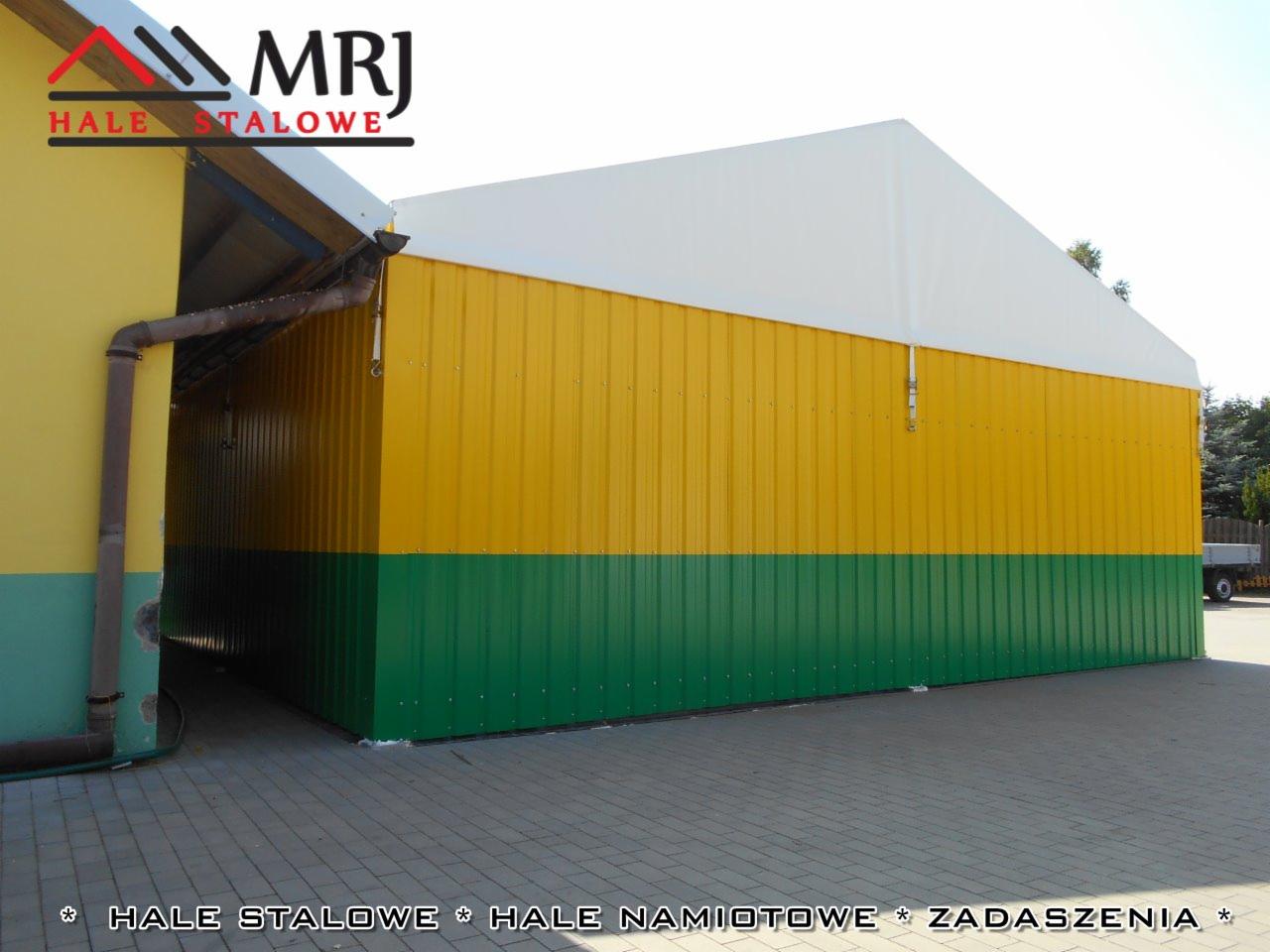 Hala namiotowa T-18 z PVC650, pomalowana w pasy: zielony dół, żółty środek i biały dach, widoczna z zewnątrz, z logo MRJ Hale Stalowe na górze.