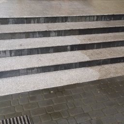 Mycie schodów granitowych 