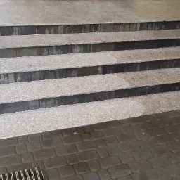 Mycie schodów granitowych