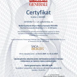 Certyfikat ubezpieczenia odpowiedzialności cywilnej pośrednika w obrocie nieruchomościami, wystawiony przez GENERALI T.U. S.A. dla Rafała Kucharskiego Biura Nieruchomości FOCUSS, z logo SAGA...