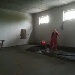 Budynek Szkoły Podstawowej w Serbach - posadzki.