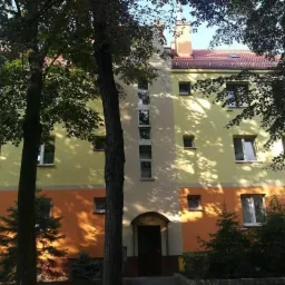 Minęły już 4 lata od zakończenia elewacji budynku wielorodzinnego w Głogowie a nadal wygląda świeżo i cieszy oko.