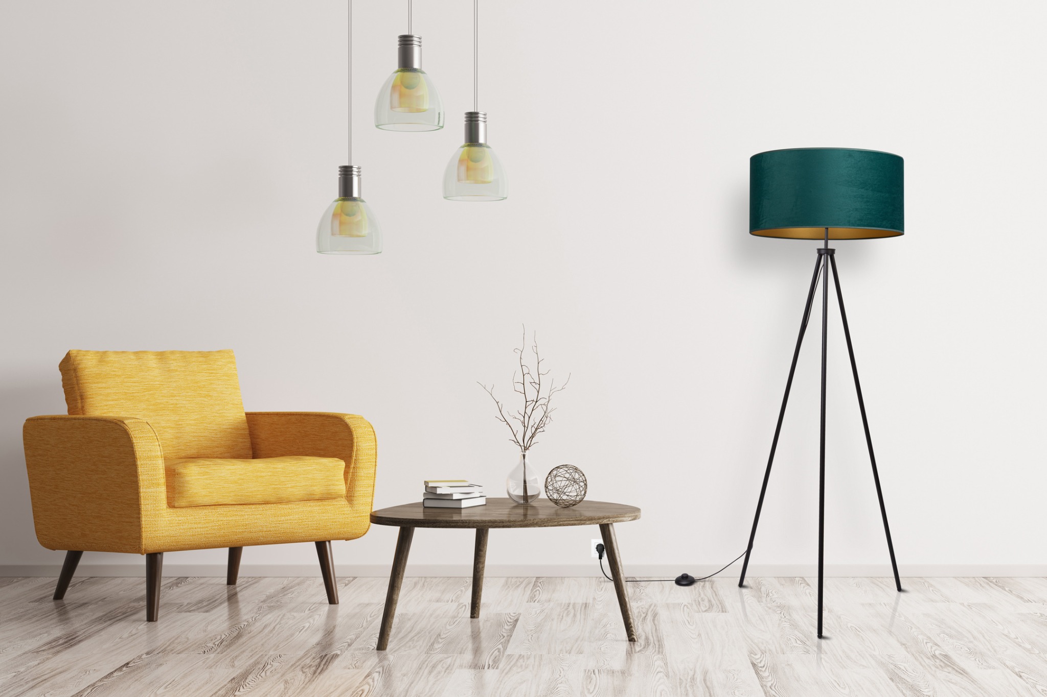 Jasnożółty fotel obok okrągłego stolika kawowego z książkami i wazonem, wiszące lampy i zielona lampa podłogowa na trójnogu, jasna drewniana podłoga.