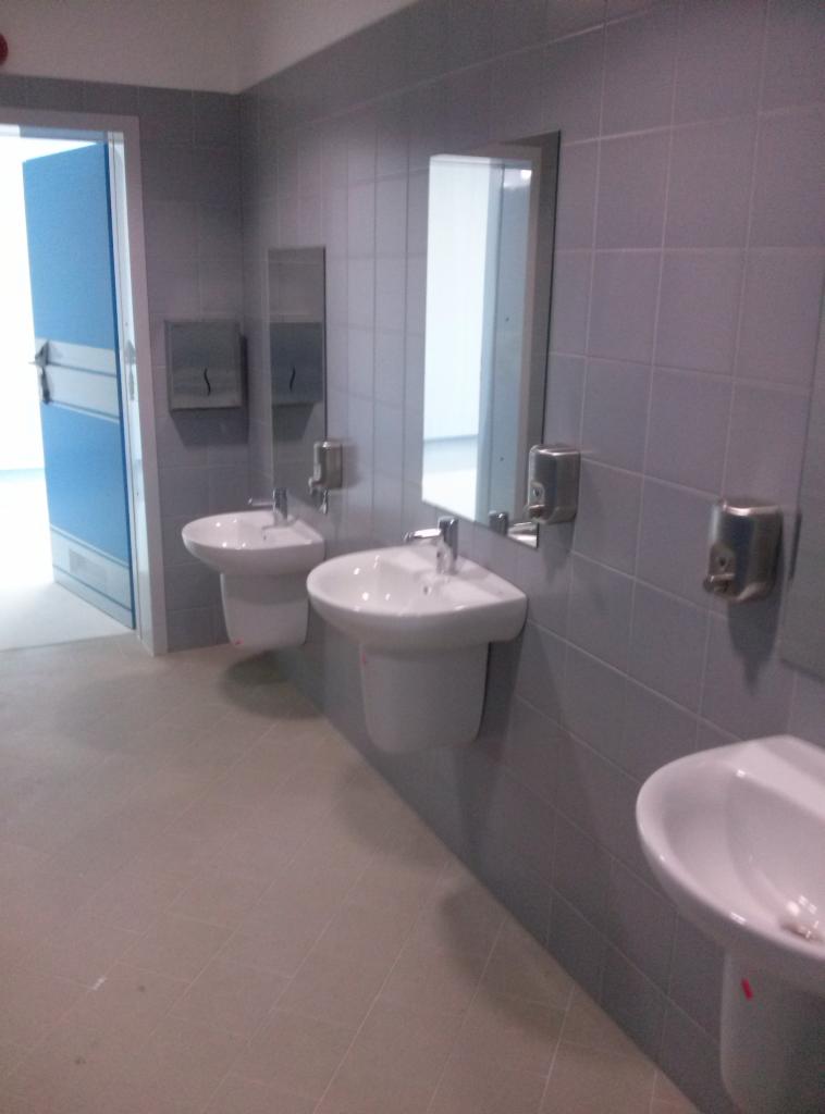 Glazura i terakota w SP 84 we Wrocławiu