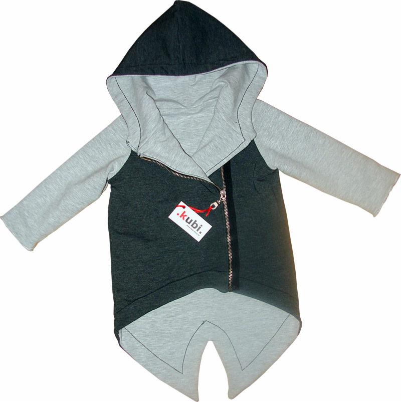 Asymetryczna, rozpinana bluza dziecięca z kapturem, w kolorach szarości, z metką marki '.kubi.'.