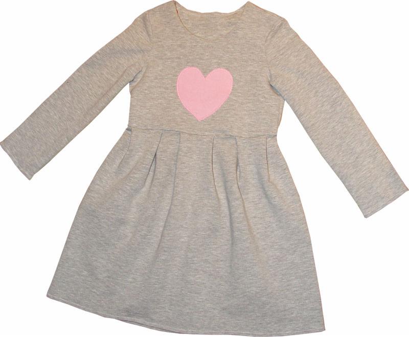 Szara sukienka dziecięca z długim rękawem i różowym sercem na piersi, lekko rozkloszowana, idealna na co dzień.