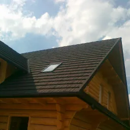 Remonty istniejących pokryć dachowych, krycie dachówką, budowa dachu