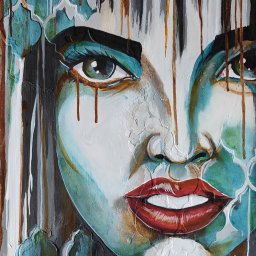 KobusDecor - Portret kobiety, malowany farbami, z widoczną fakturą i elementami dekoracyjnymi przypominającymi marokańskie wzory.