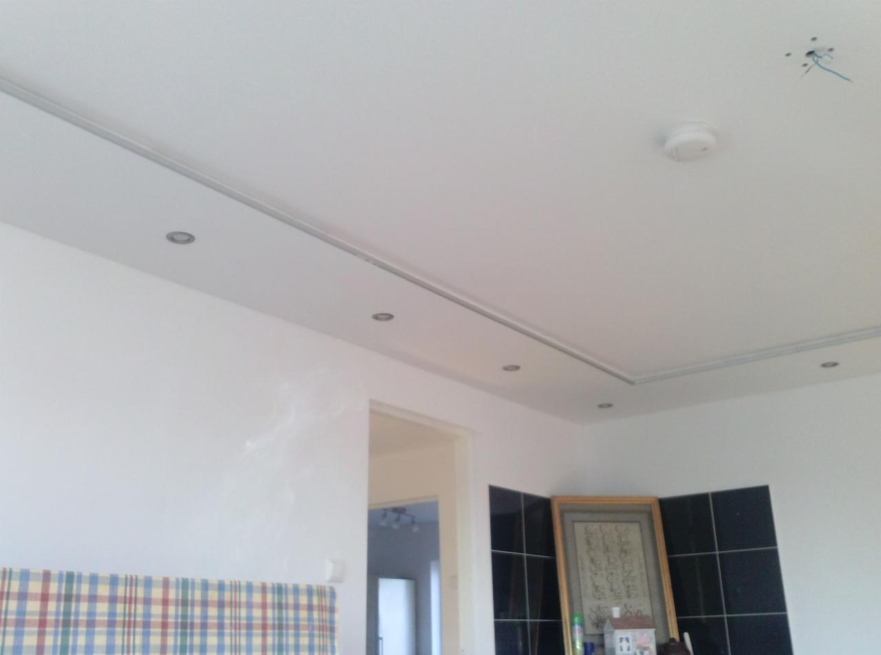 wykonanie sufitu podwieszanego z oswietleniem LED2