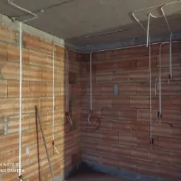 Montaż kompletnej instalacje elektrycznej w nowym budynku
