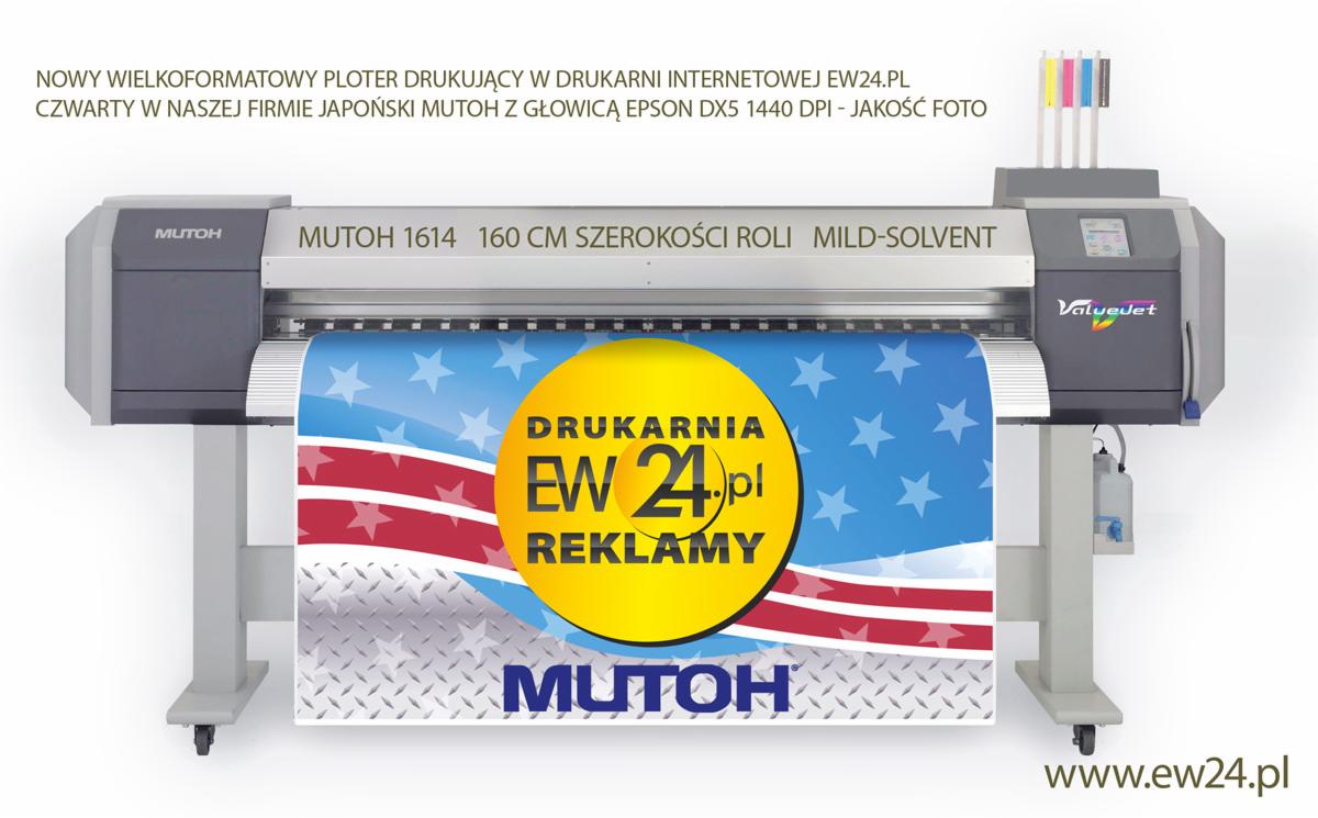 Wielkoformatowy ploter Mutoh 1614 drukujący baner reklamowy z logo drukarni EW24.pl. Widoczne kolory tuszy i głowica Epson DX5. Jakość foto.