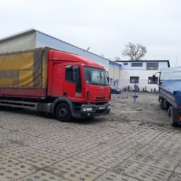 samochód z windą o ładowności 12t DMC