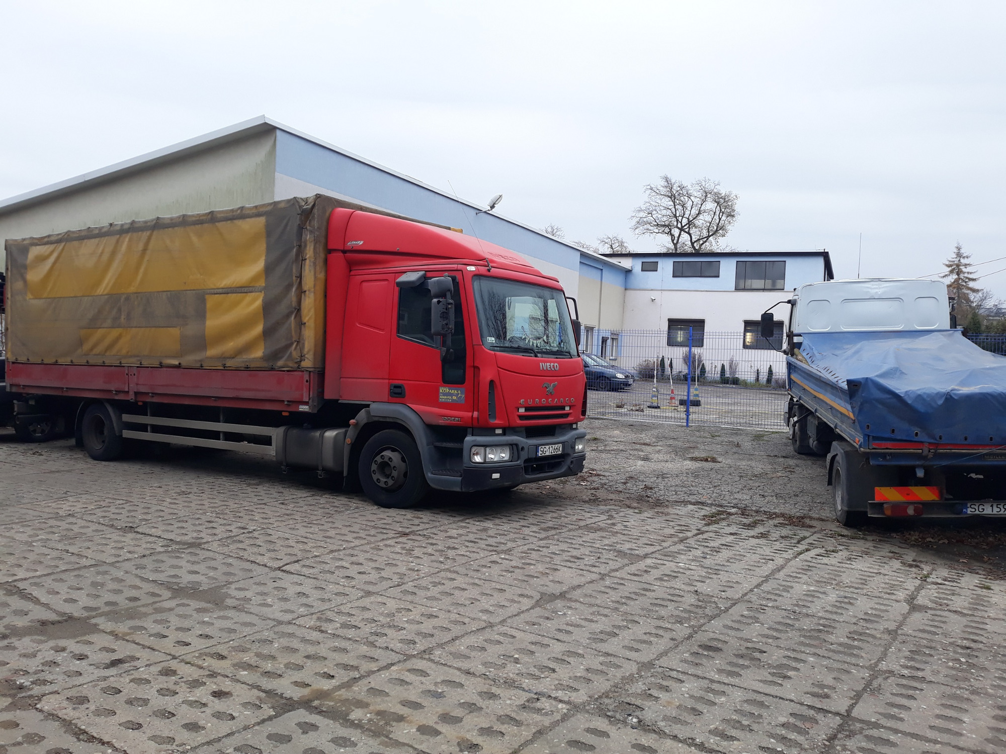 samochód z windą o ładowności 12t DMC