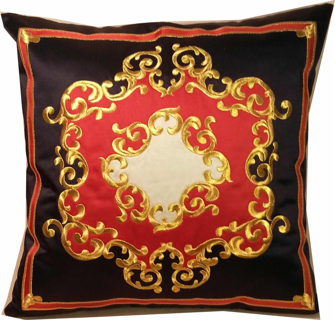 unikatowe poduszki haftowane