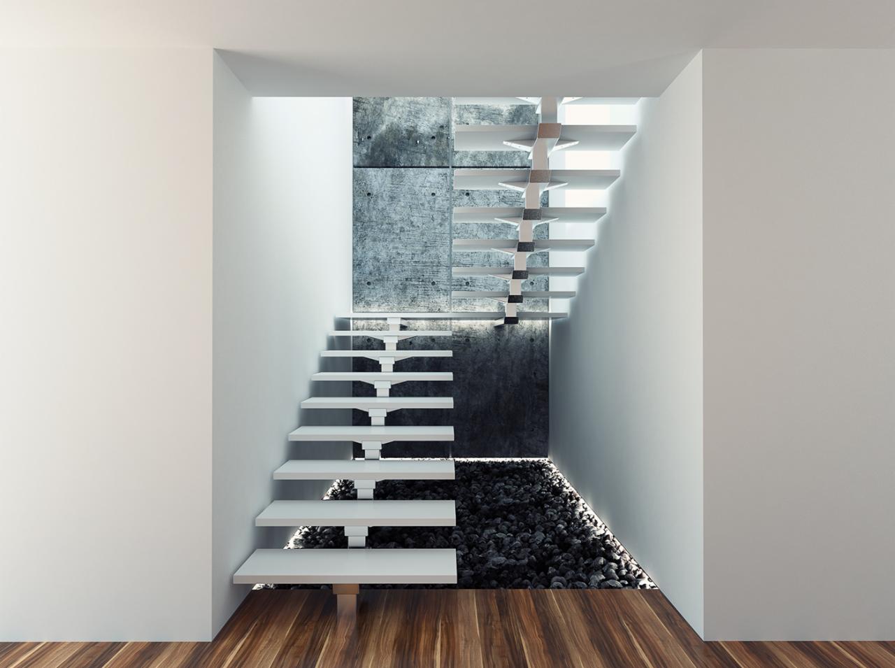 Nowoczesne, białe schody wspornikowe z metalową konstrukcją na tle betonowej ściany i kamiennego podłoża. Minimalistyczny design, drewniana podłoga.