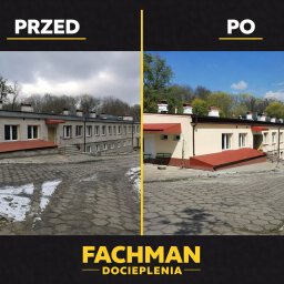 FACHMAN - Budynek przed i po renowacji elewacji. Po prawej stronie odnowiona fasada w jasnym kolorze, po lewej szara elewacja. Widoczny fragment chodnika i zieleni.