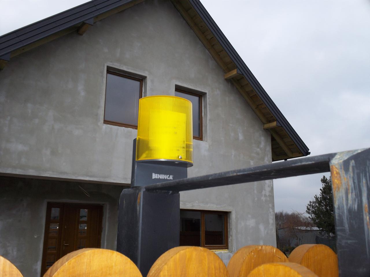 Lampa Beninca LED z wbudowaną anteną