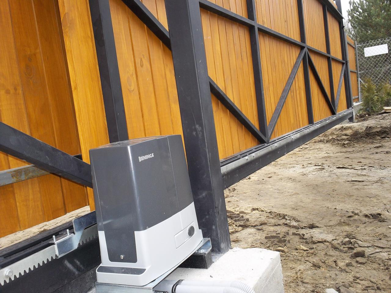 Siłownik Beninca Bull 8 do ciężkiej bramy