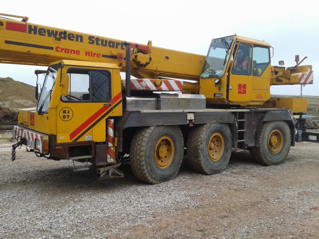 Usługi dźwigiem 40 ton