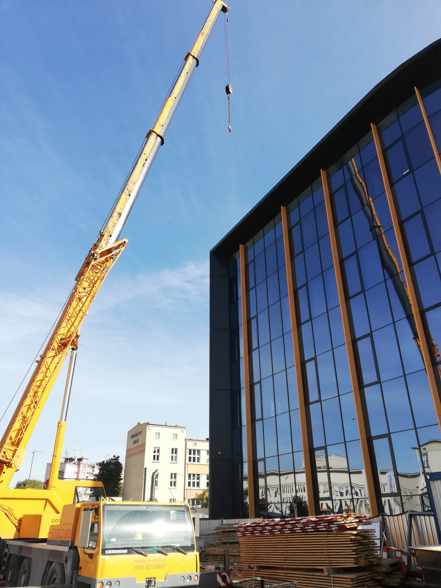 Liebherr LTM 1045 45 TON udźwigu i 34m wysięgnika podstawowego + 16m bocian