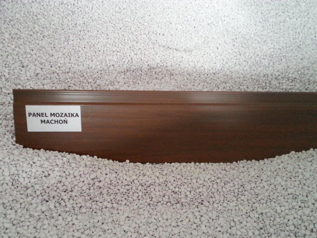 Panel mozaika Machon w brązowym odcieniu, umieszczony na tle białych granulek, prezentowany w zbliżeniu.