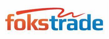 Dwukolorowe logo firmy Fokstrade: pomarańczowo-czerwony napis 'fokstrade' z czerwoną linią nad 'foks', przechodzący w niebieski napis 'trade'.