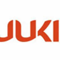 Pomarańczowe logo Ruukki na białym tle. Charakterystyczny krój pisma, rozpoznawalna marka producenta pokryć dachowych i systemów rynnowych.