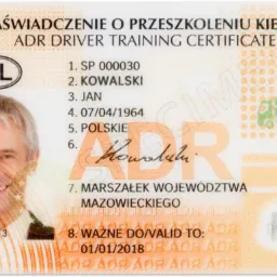 Skan zaświadczenia ADR kierowcy z fotografią Jana Kowalskiego, wydany przez Marszałka Województwa Mazowieckiego, ważny do 01/01/2018.