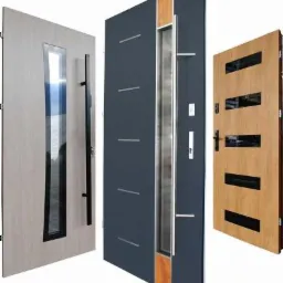 Ekspozycja trzech nowoczesnych drzwi wejściowych: szare z długim, pionowym uchwytem, jasne z przeszkleniem i drewniane z poziomymi, czarnymi akcentami.