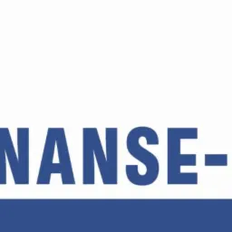 Graficzne logo firmy Finanse-Leasing w odcieniach bieli i niebieskiego, z geometrycznym symbolem po lewej stronie, umieszczone na białym tle.