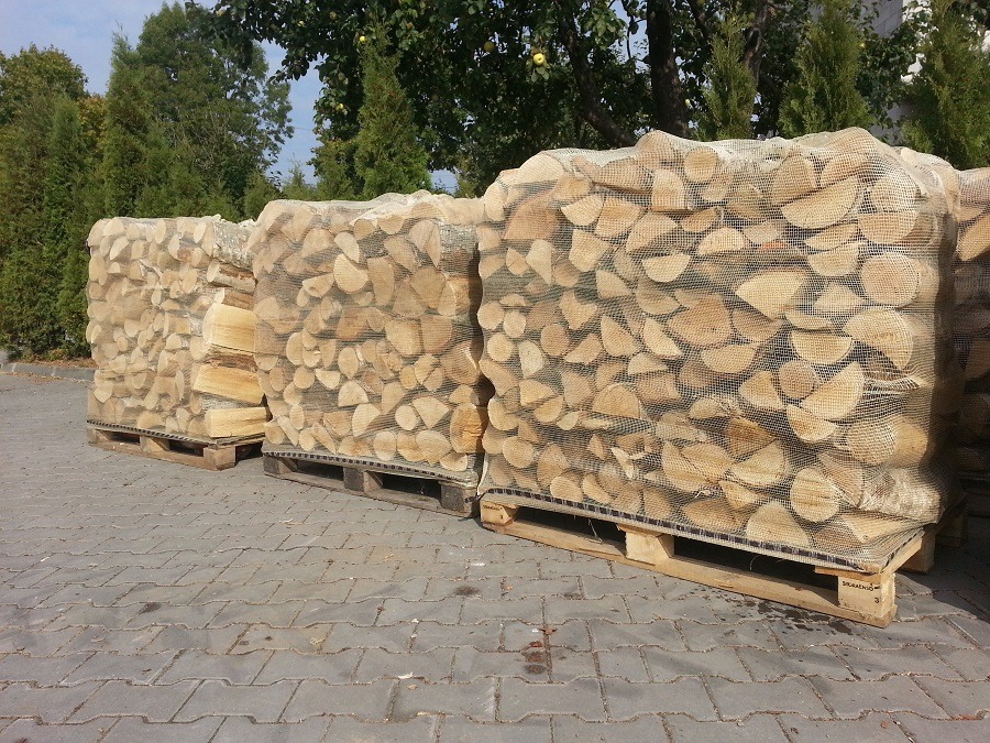 Drewno kominkowe układane na palecie w workach, Ilość: 1 mp ( metr przestrzenny tj. 1m x 1 m x 1m)