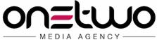 Logo 'onetwo MEDIA AGENCY' z czarnym napisem i różowymi elementami graficznymi. Minimalistyczny design, nowoczesna typografia, pozioma kompozycja.