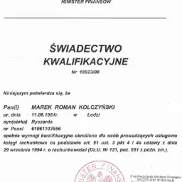 Skan dokumentu: Świadectwo Kwalifikacyjne Ministerstwa Finansów dla Marka Romana Kolczyńskiego, potwierdzające spełnianie wymogów do prowadzenia ksiąg rachunkowych.