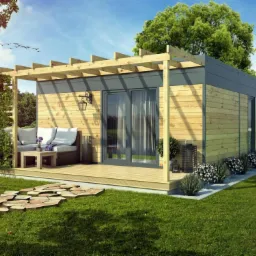 Nowoczesny, drewniany budynek z płaskim dachem i pergolą, otoczony zielonym trawnikiem i ścieżką z kamieni.