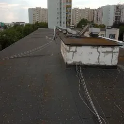 Krycie dachu papą termozgrzewalną wraz z remontem kominów