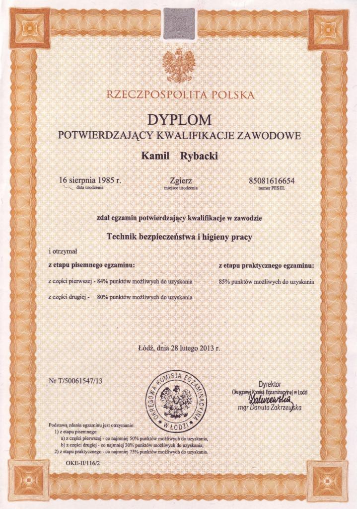 Dyplom potwierdzający kwalifikacje zawodowe Kamila Rybackiego, technika BHP, wydany w Łodzi 28 lutego 2013 r. z wynikami egzaminu pisemnego i praktycznego.