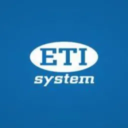 Logo ETI System na niebieskim tle.