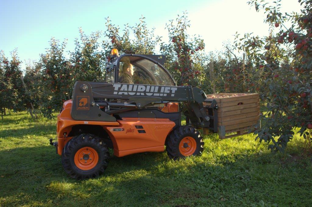 Ładowarka teleskopowa Ausa 144H 4x4 udźwig 1350kg