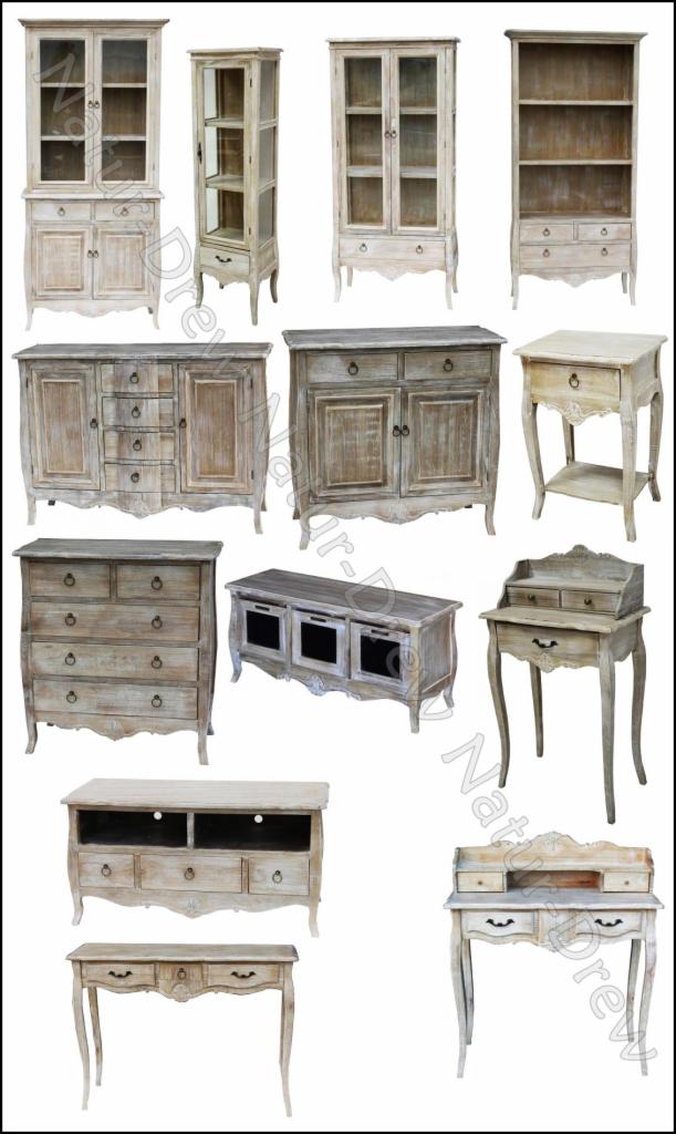 Kolekcja mebli w stylu rustykalnym, w odcieniach bieli i szarości. Widoczne witryny, komody, szafki RTV i biurka, prezentowane na białym tle. Charakterystyczne zdobienia.