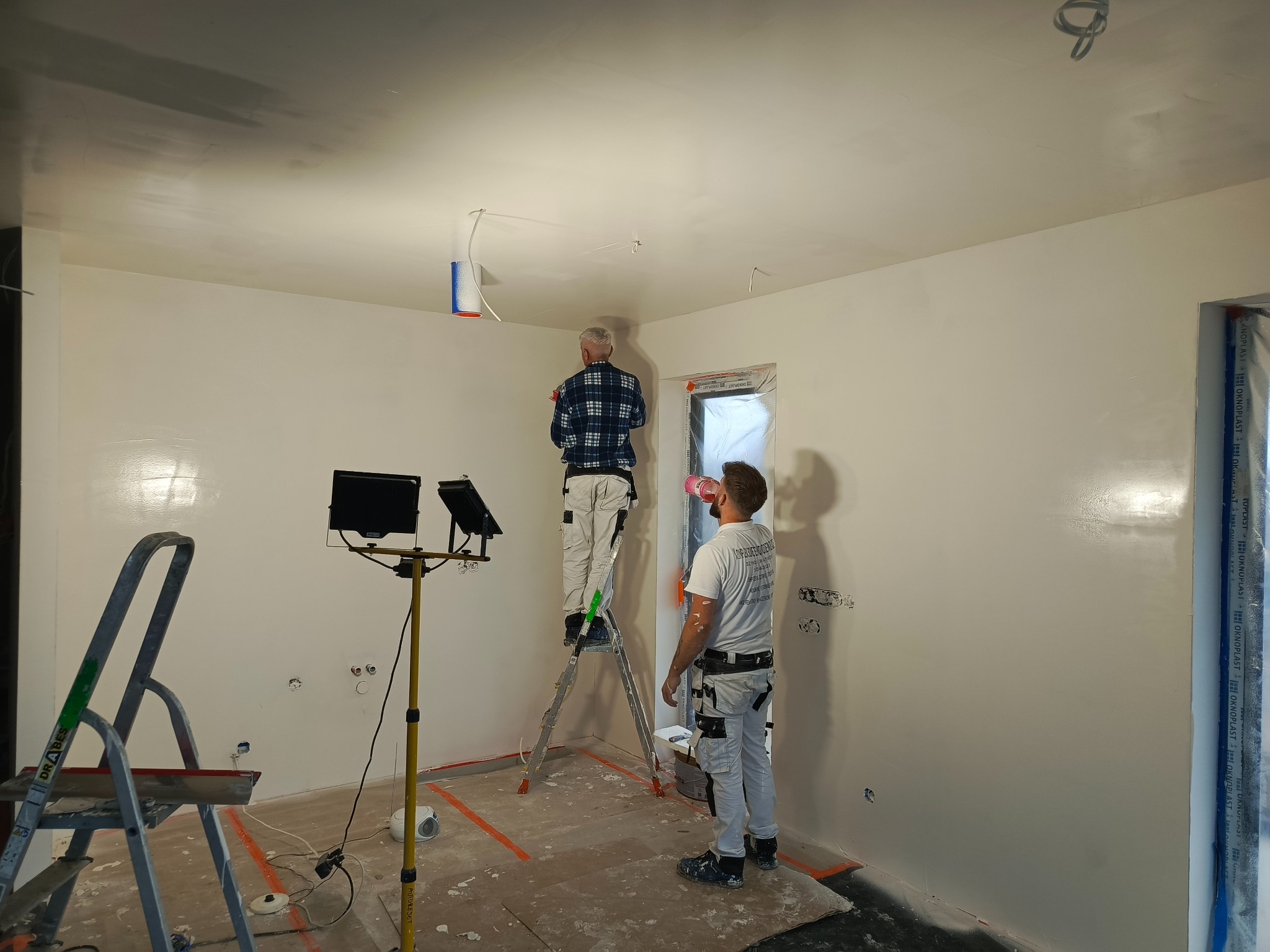 Szpachlowanie natryskowe, elewacje,