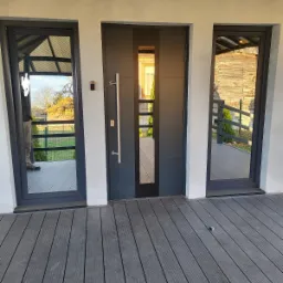 drzwi zewnętrzne panelowe