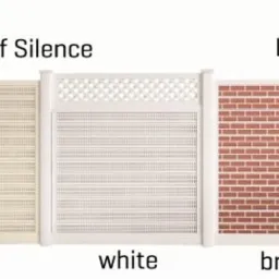 Paleta kolorów paneli ogrodzeniowych Linia Sound of Silence (sterling, wicker, white) i Linia Classic Wall (brick, green) z białymi słupkami.