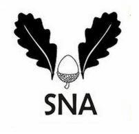 Stylizowane logo firmy: żołądź otoczony dwoma liśćmi dębu, poniżej napis 'SNA'.